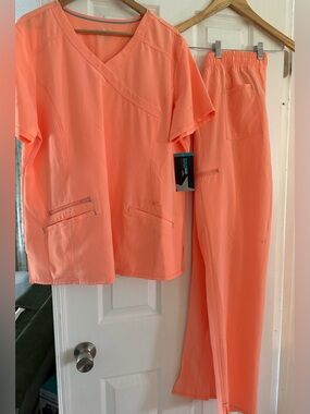 Scrubstar Coral Peach NWT V-Neck Scrub Top, Straight Leg Set with Teal Trim